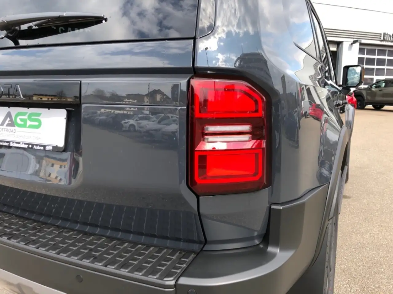 Toyota Land Cruiser 11