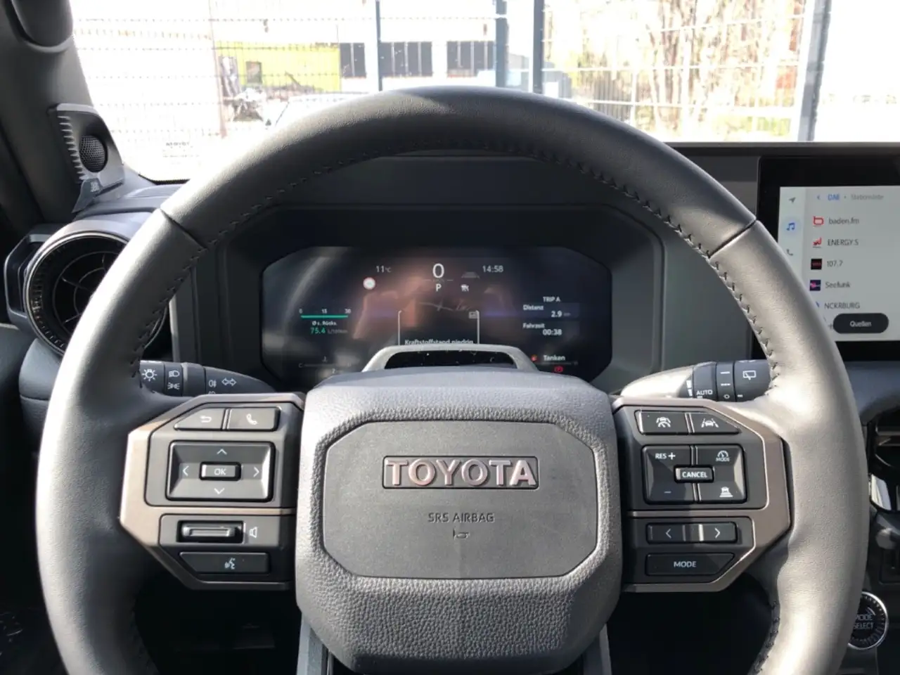 Toyota Land Cruiser 16