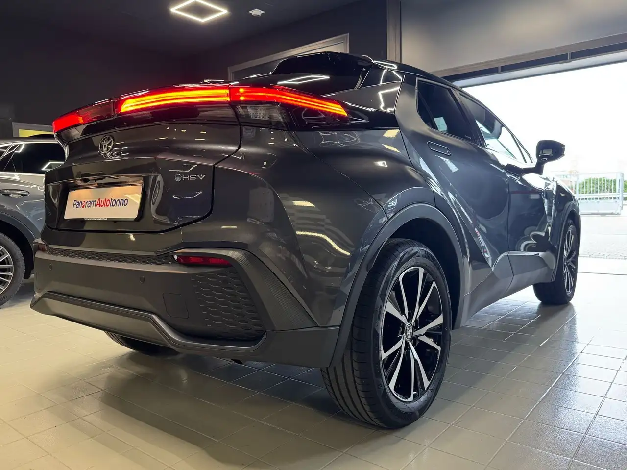 Toyota C-HR 6