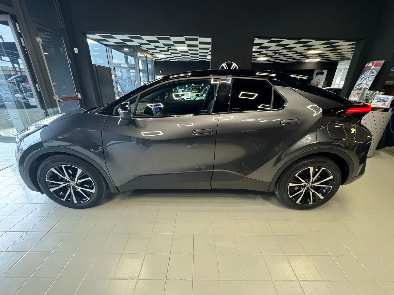 Toyota C-HR 8