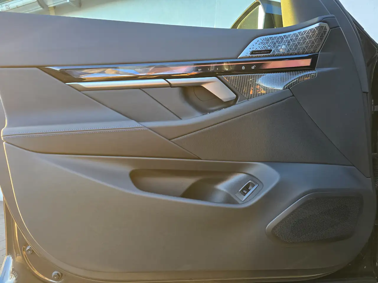 BMW i5 12