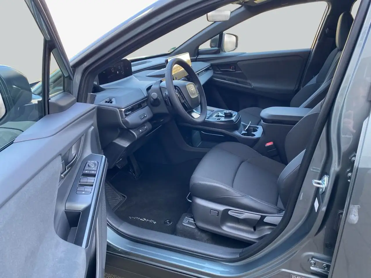 Toyota C-HR+ 10