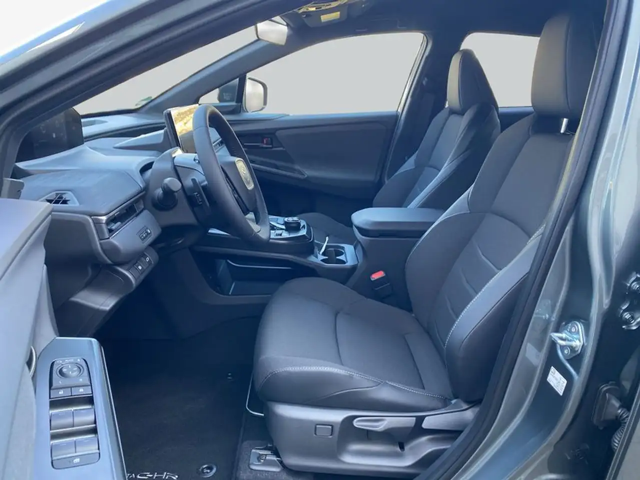 Toyota C-HR+ 11