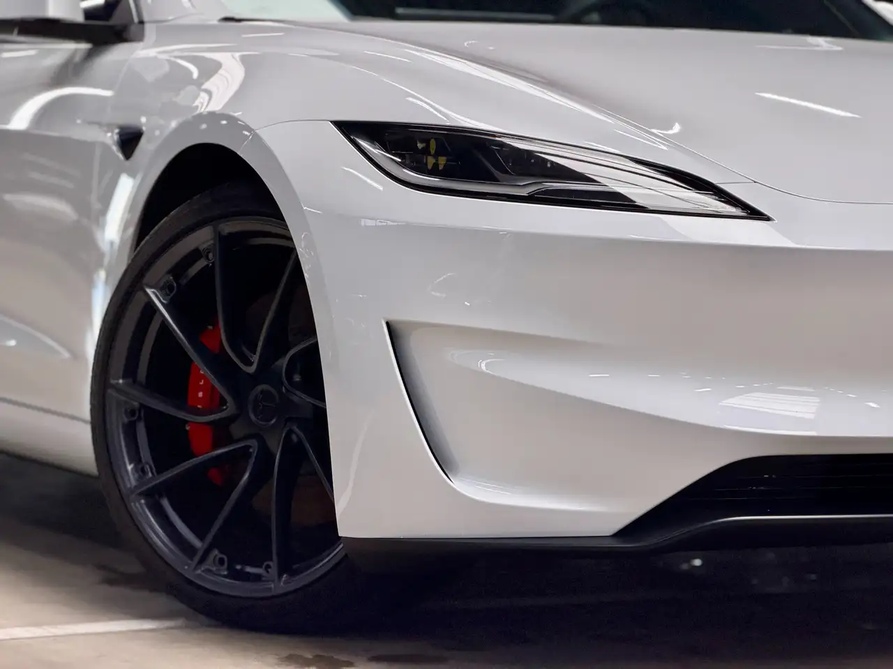 Tesla Model 3 4