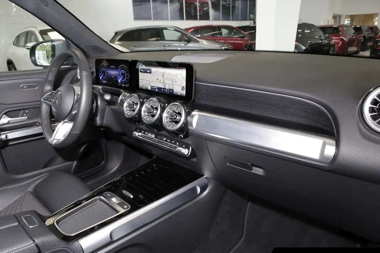 Mercedes-Benz EQB 250 7