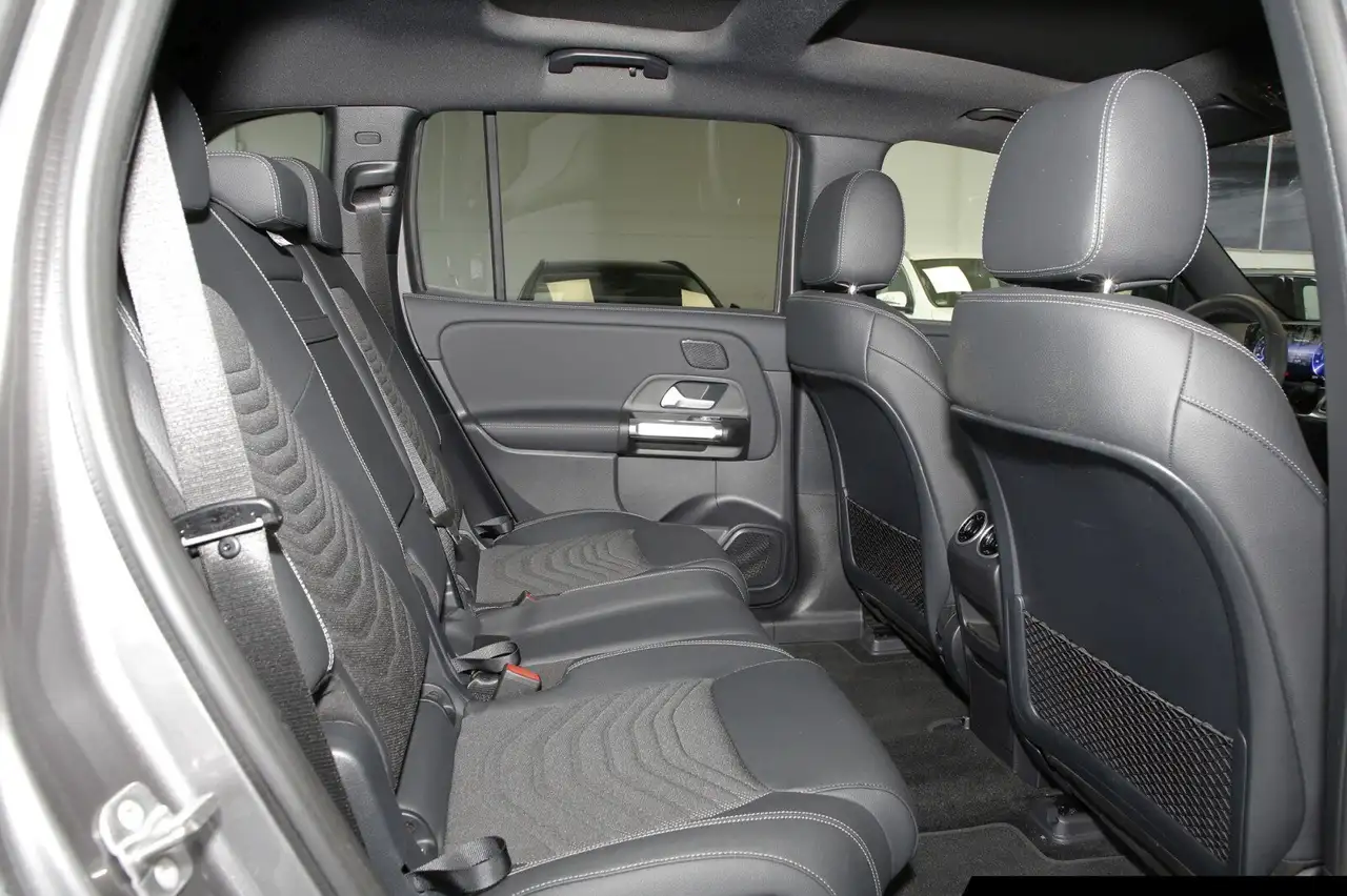 Mercedes-Benz EQB 250 9