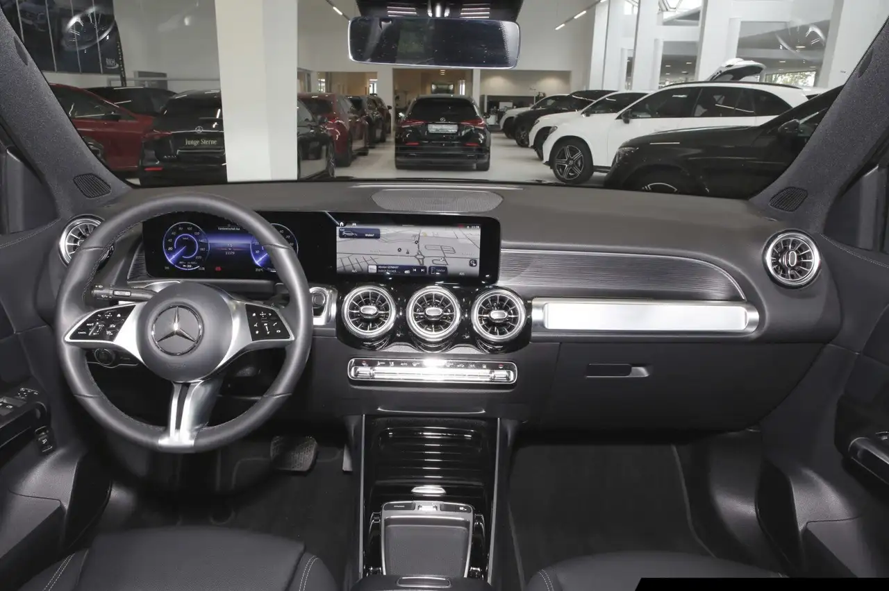 Mercedes-Benz EQB 250 10