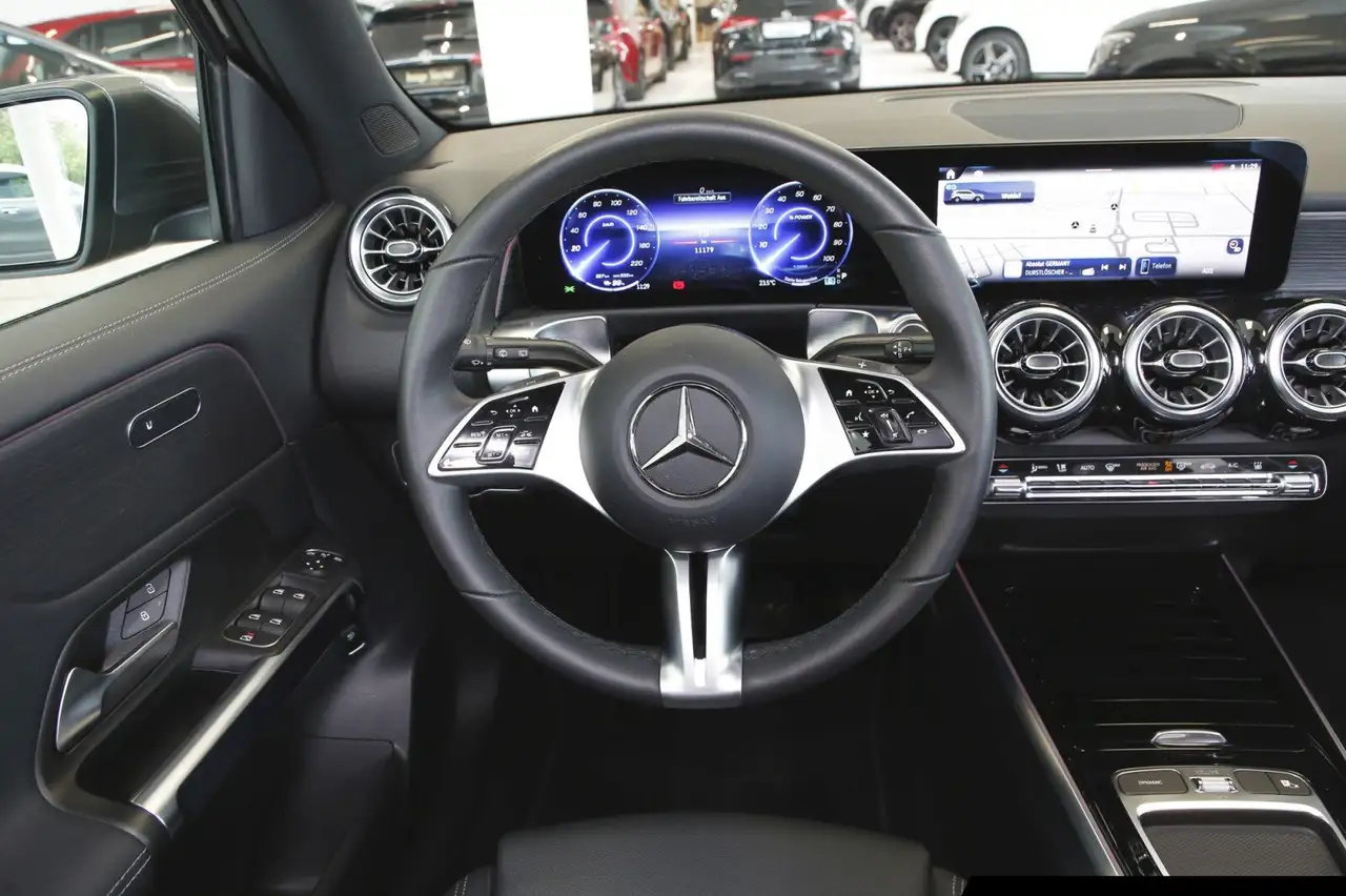 Mercedes-Benz EQB 250 12