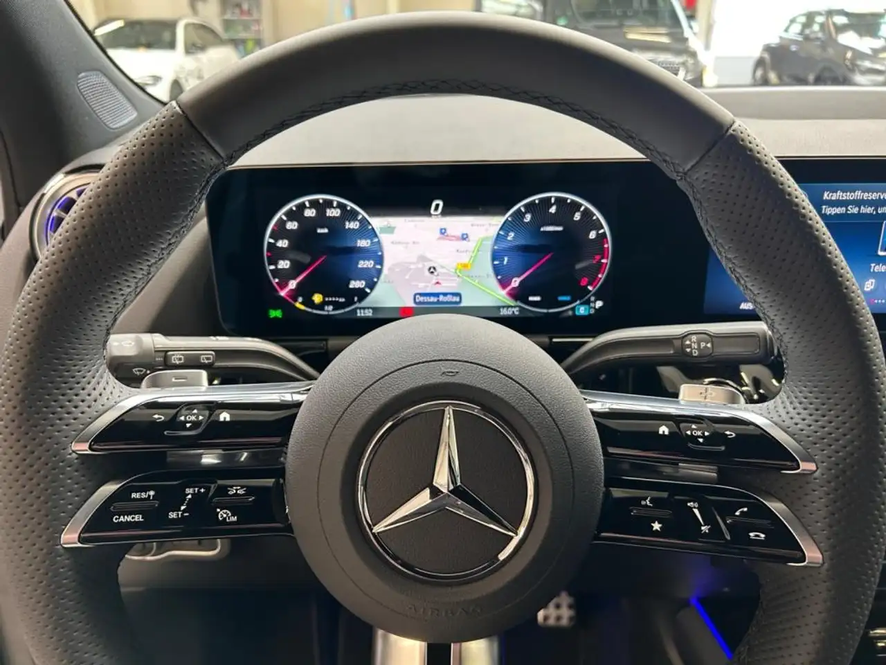 Mercedes-Benz GLA 200 7