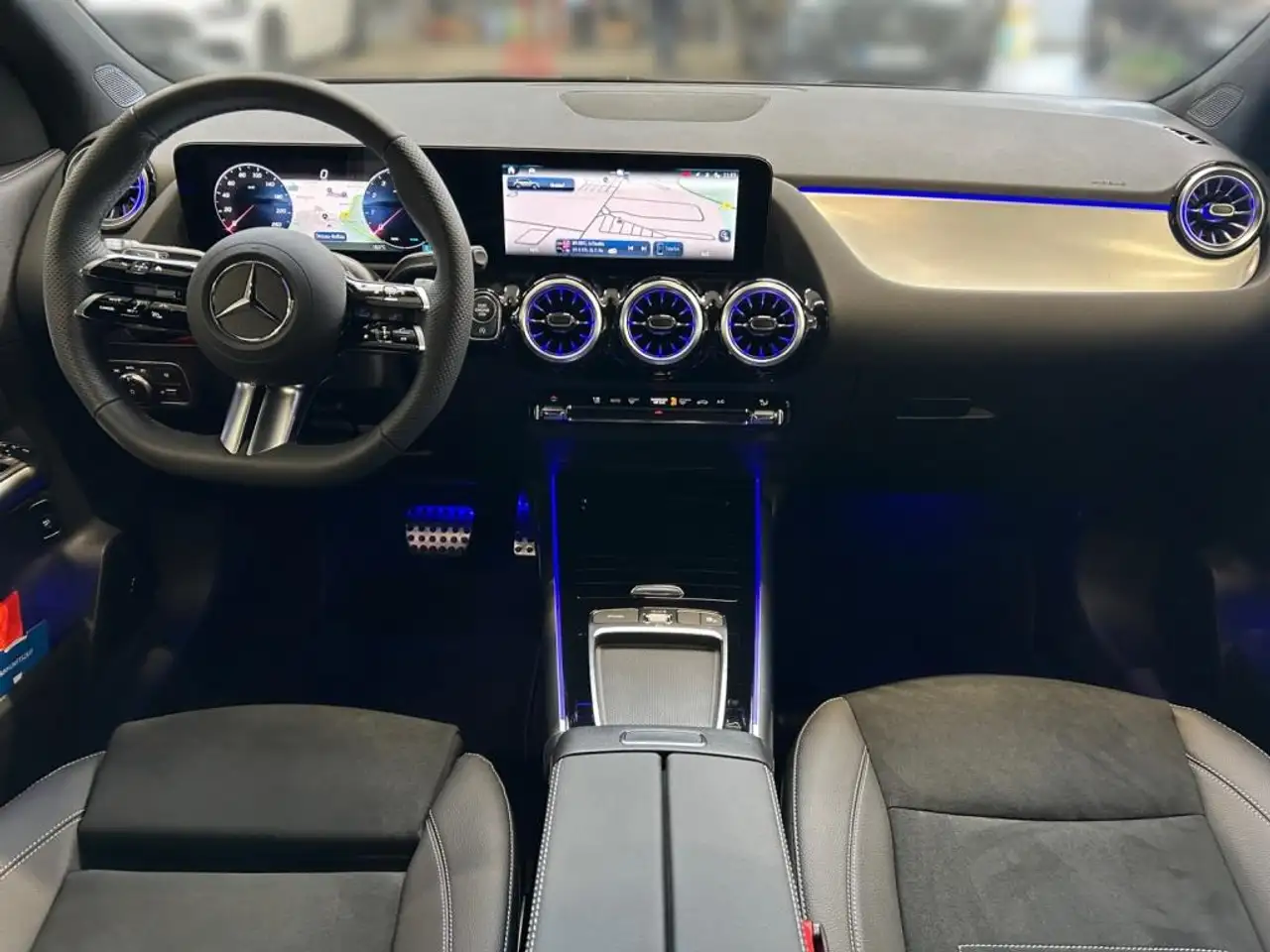 Mercedes-Benz GLA 200 12