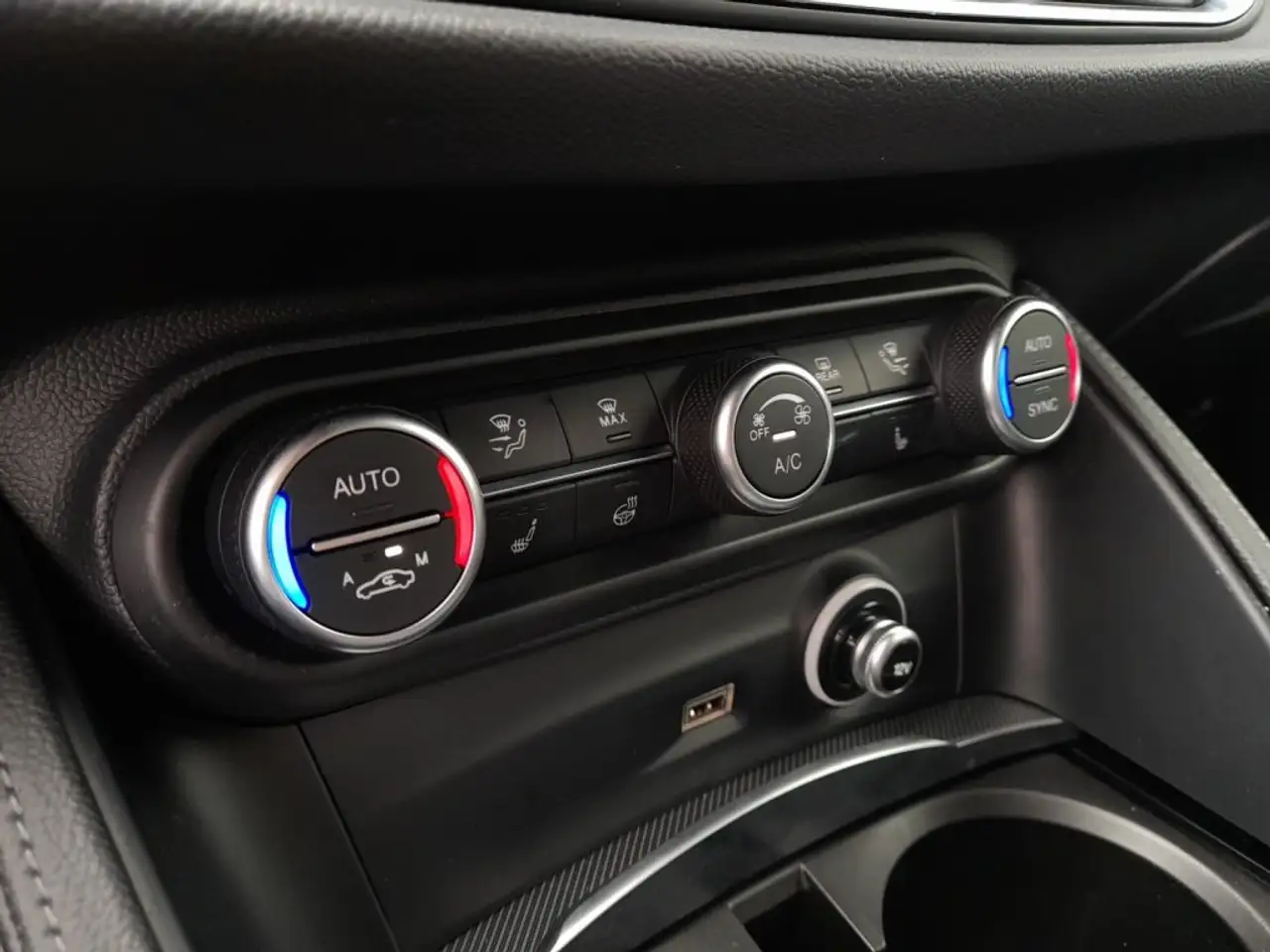 Alfa Romeo Stelvio 6