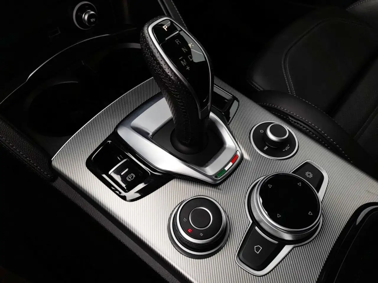 Alfa Romeo Stelvio 9