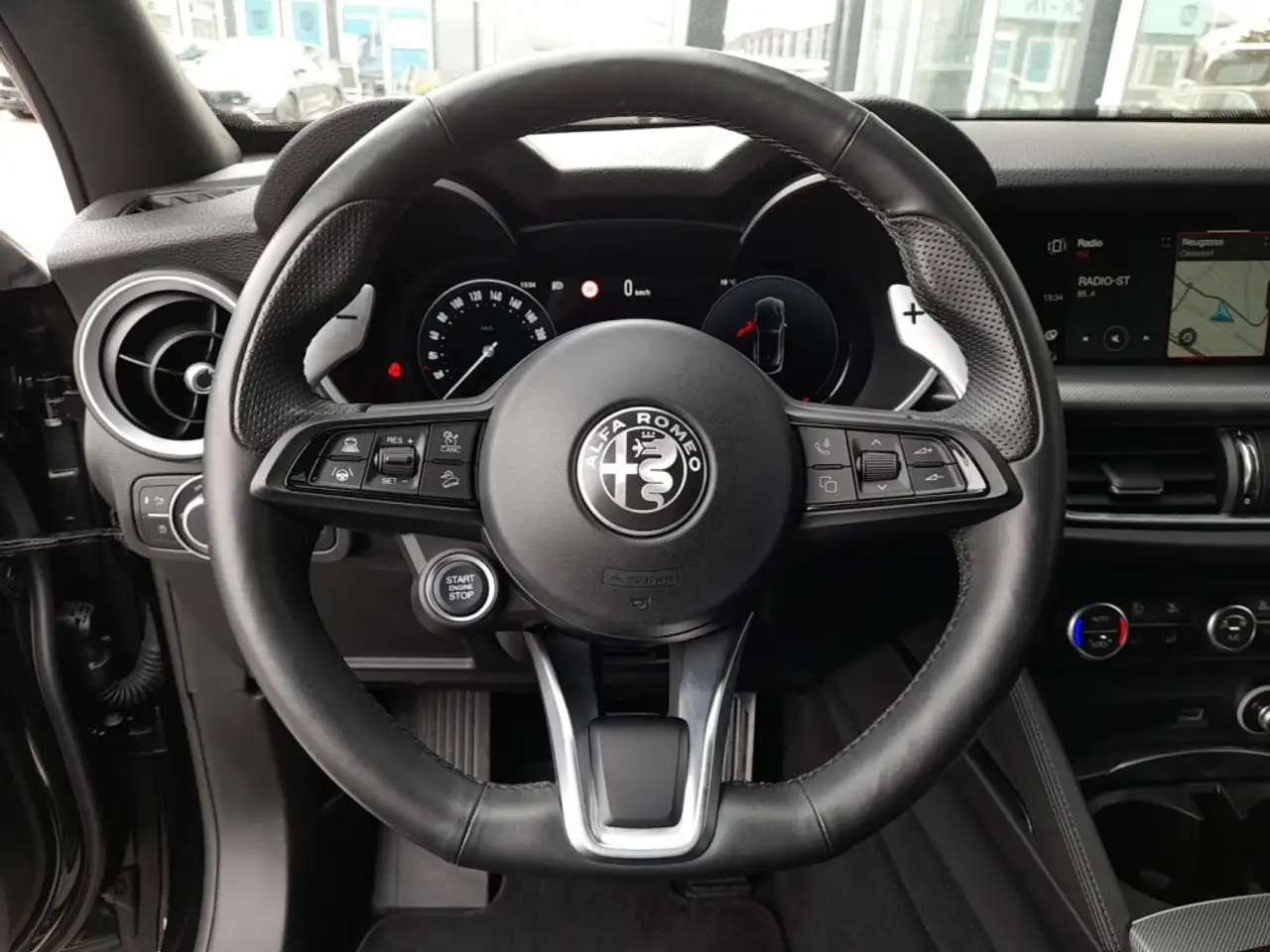 Alfa Romeo Stelvio 10