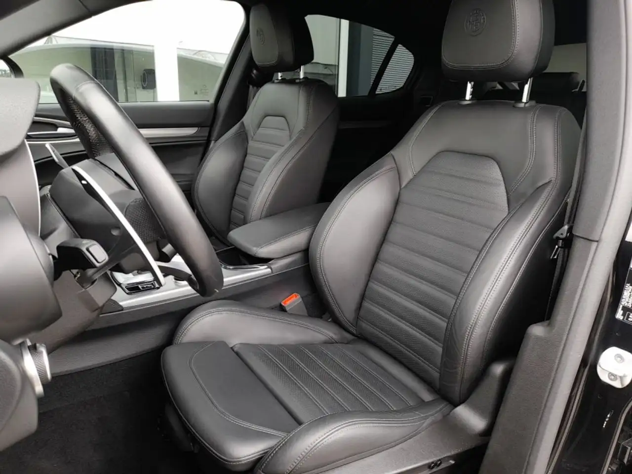Alfa Romeo Stelvio 12