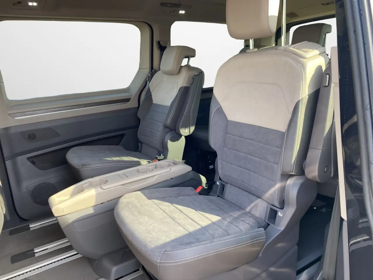 Volkswagen T7 Multivan 11