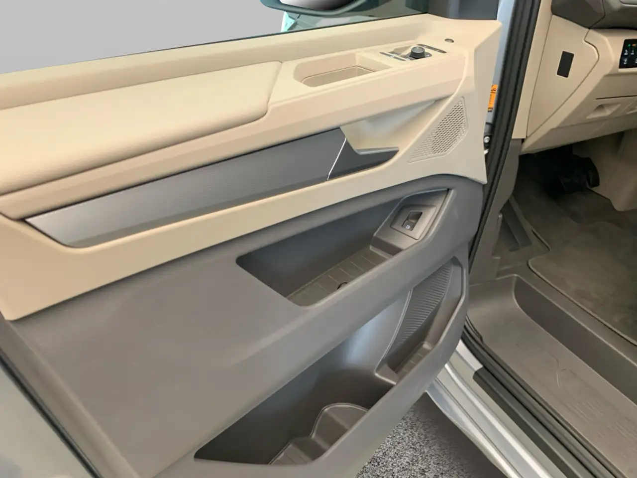Volkswagen T7 California 10