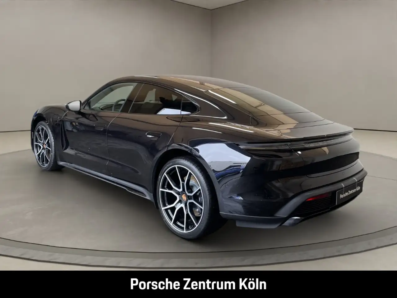 Porsche Taycan 4 3