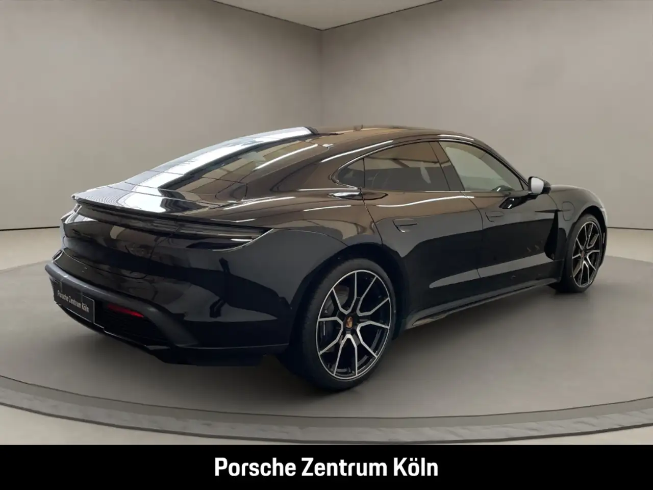 Porsche Taycan 4 5