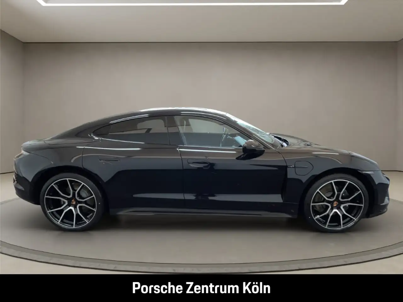 Porsche Taycan 4 6
