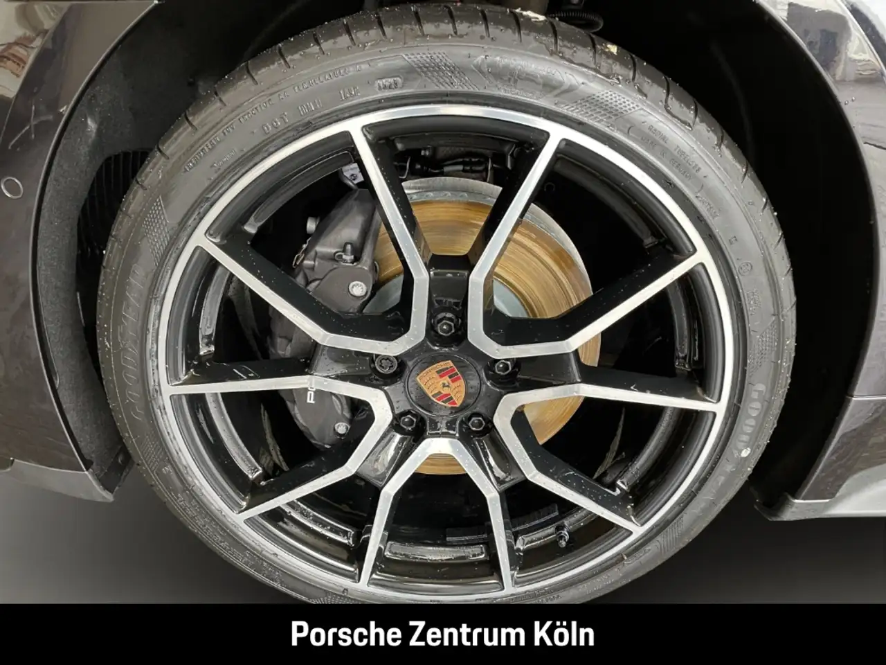 Porsche Taycan 4 12
