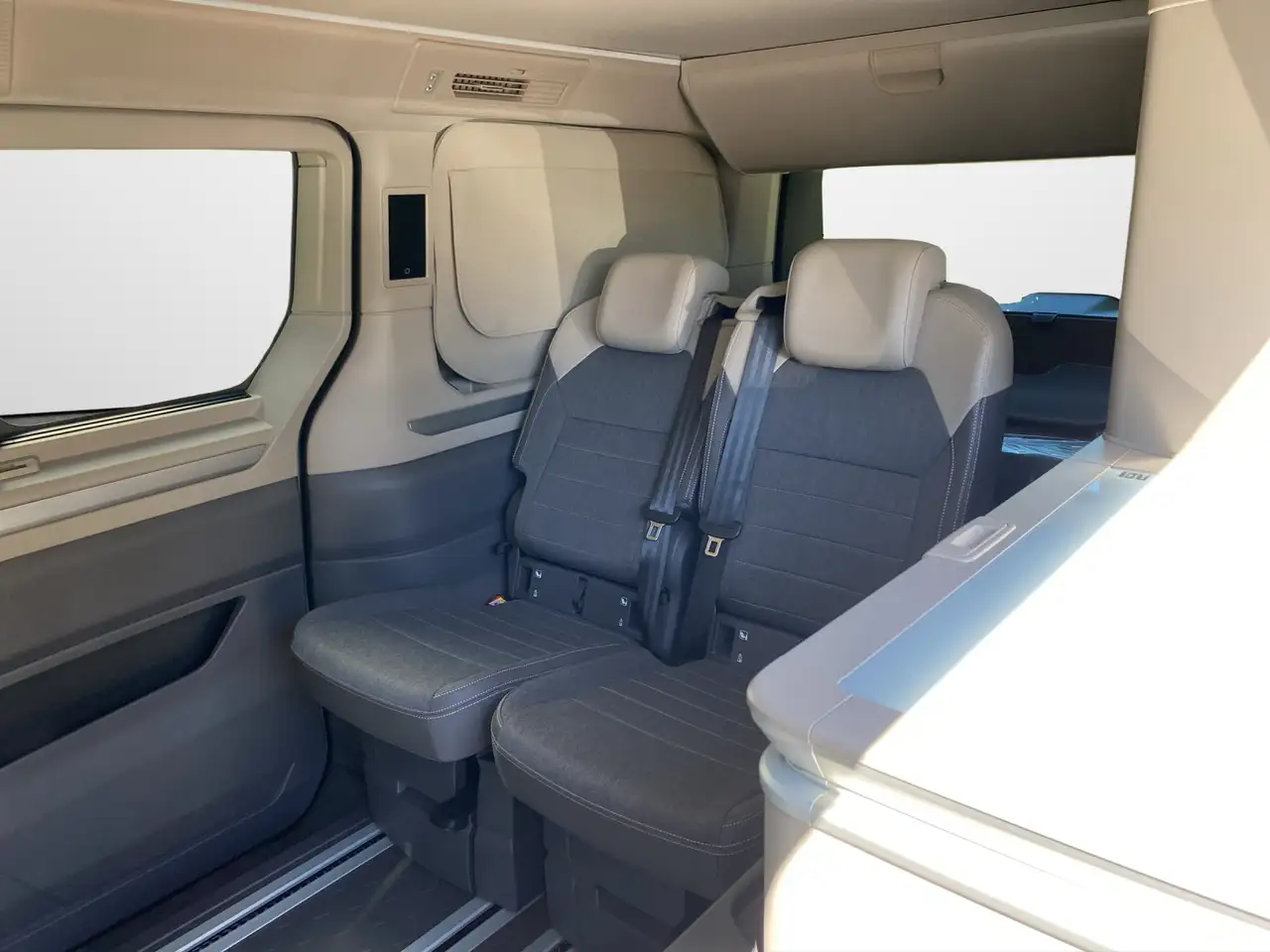 Volkswagen T7 California 11