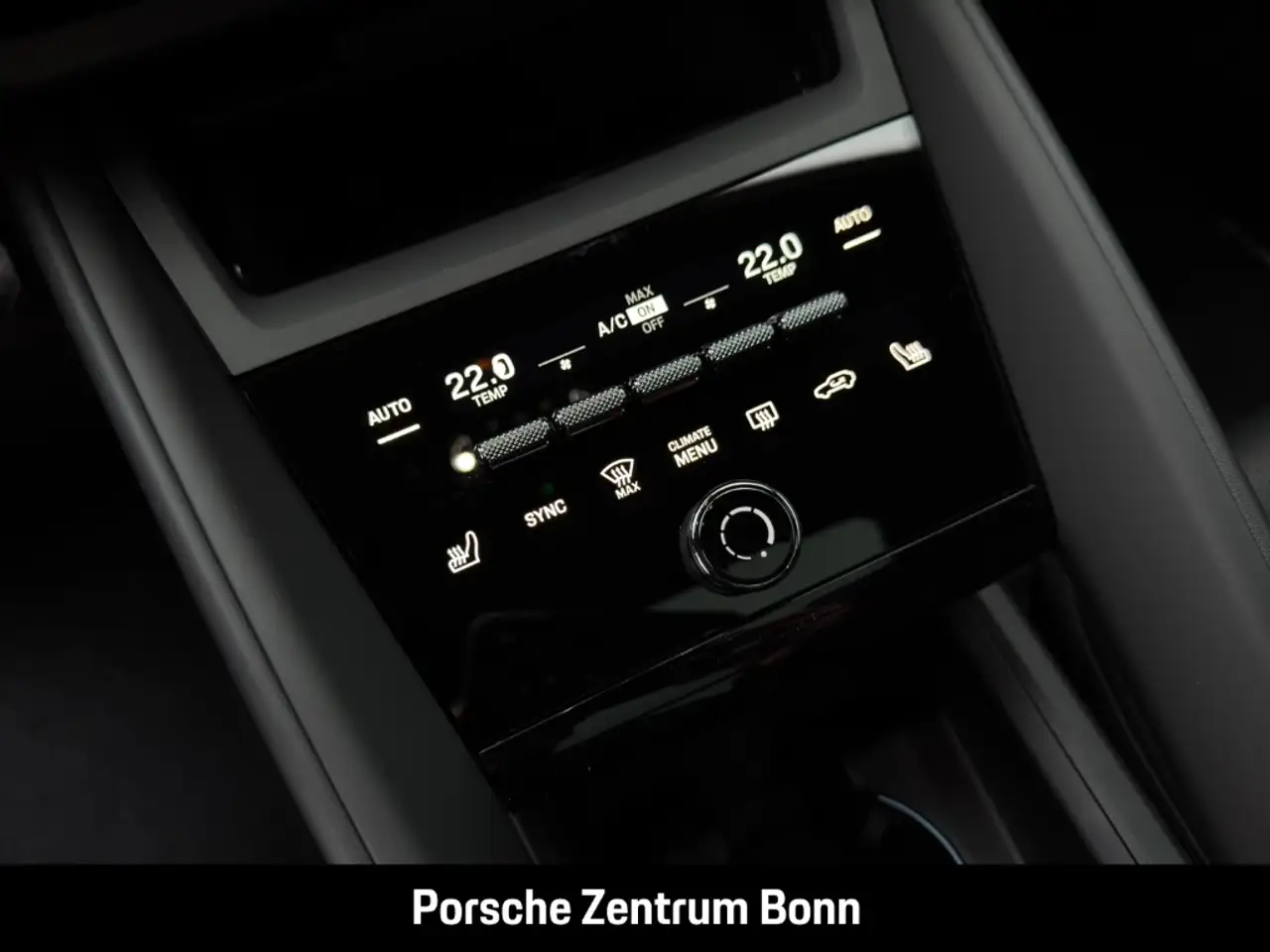 Porsche Macan 4 15