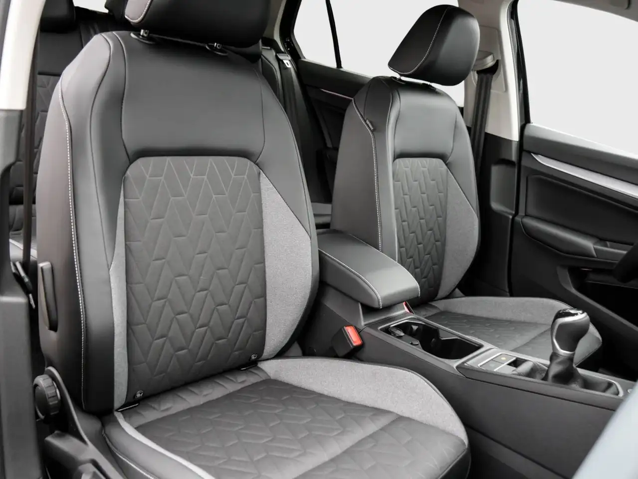 Volkswagen Golf VIII 6
