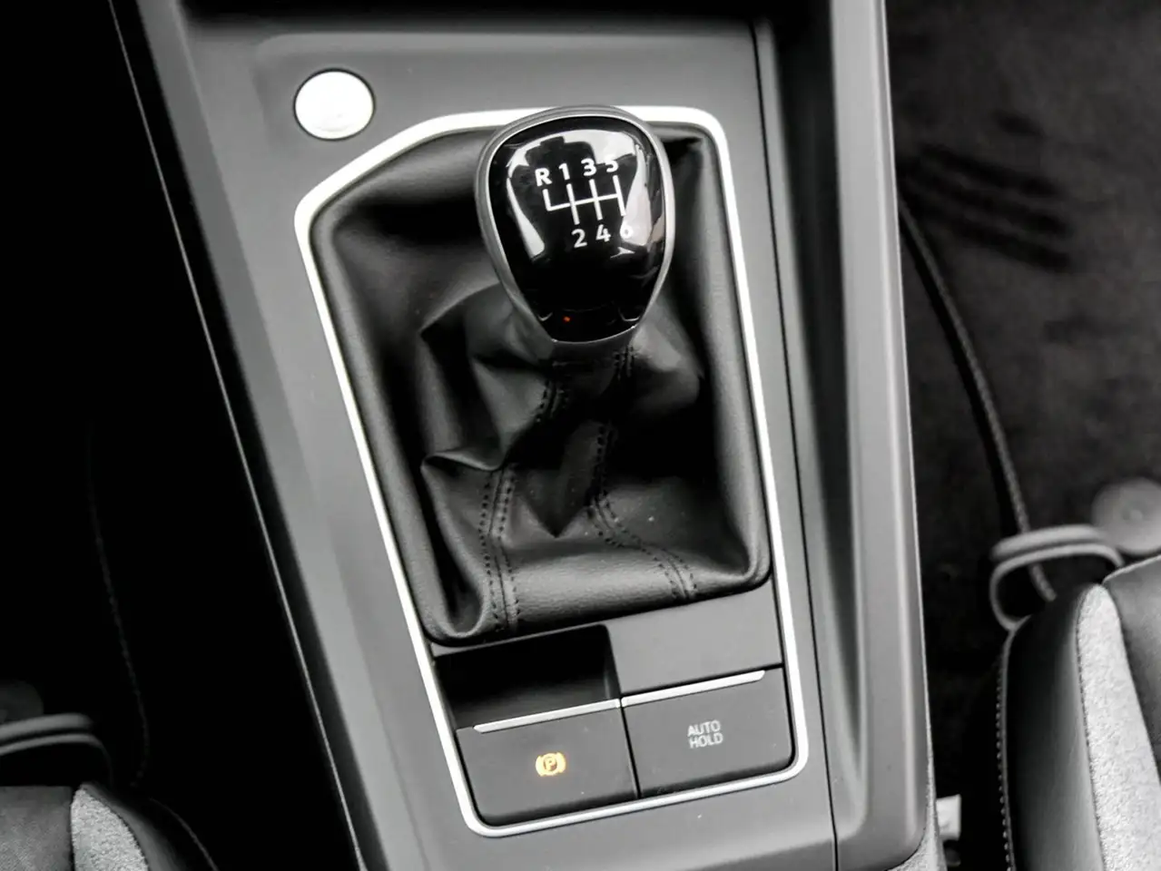 Volkswagen Golf VIII 9