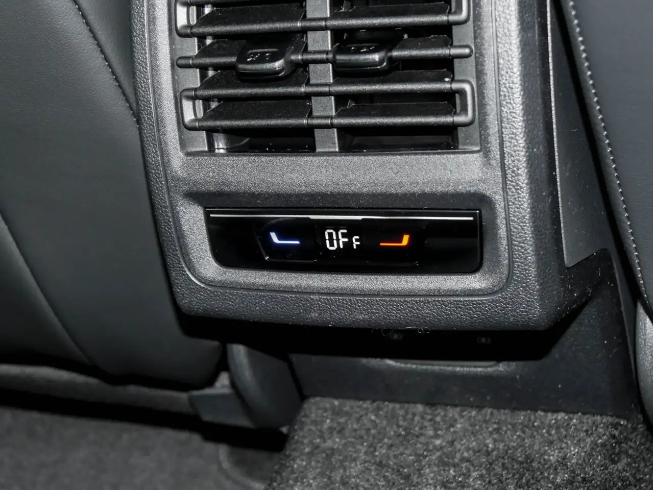 Volkswagen Golf VIII 11