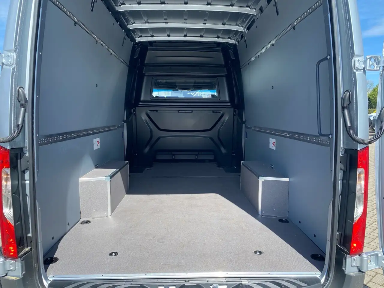 Mercedes-Benz Sprinter 317 16