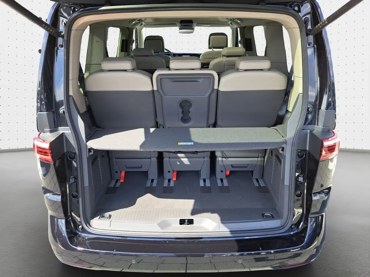 Volkswagen T7 Multivan 11
