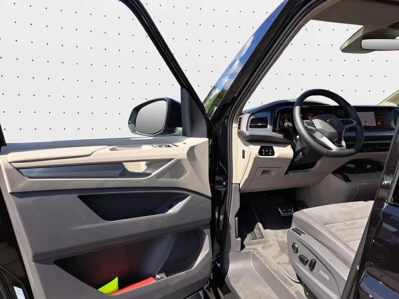 Volkswagen T7 Multivan 14