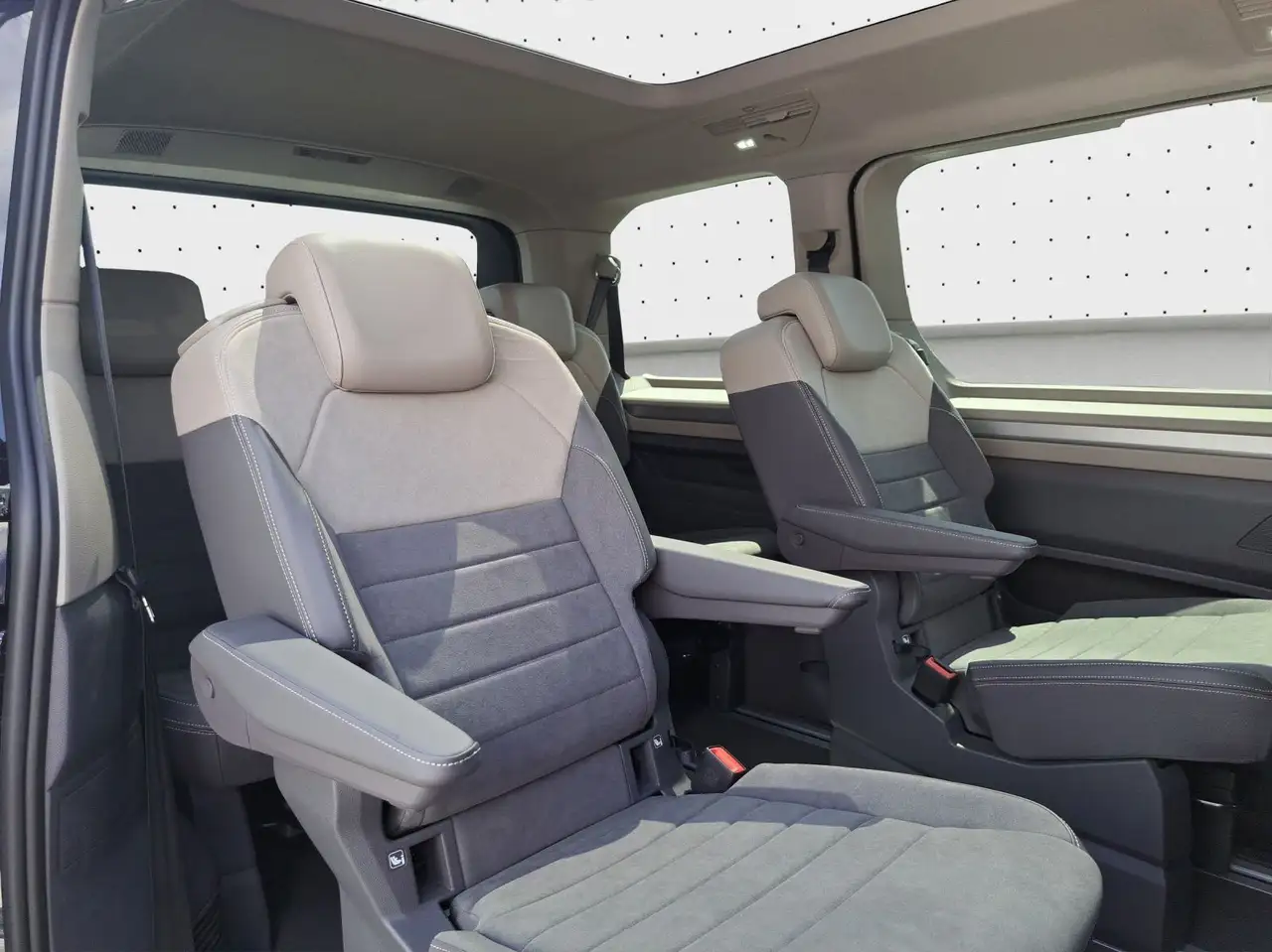 Volkswagen T7 Multivan 16