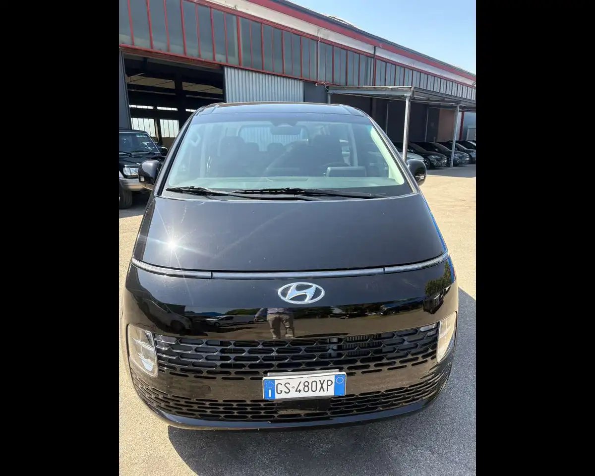 Hyundai STARIA 2