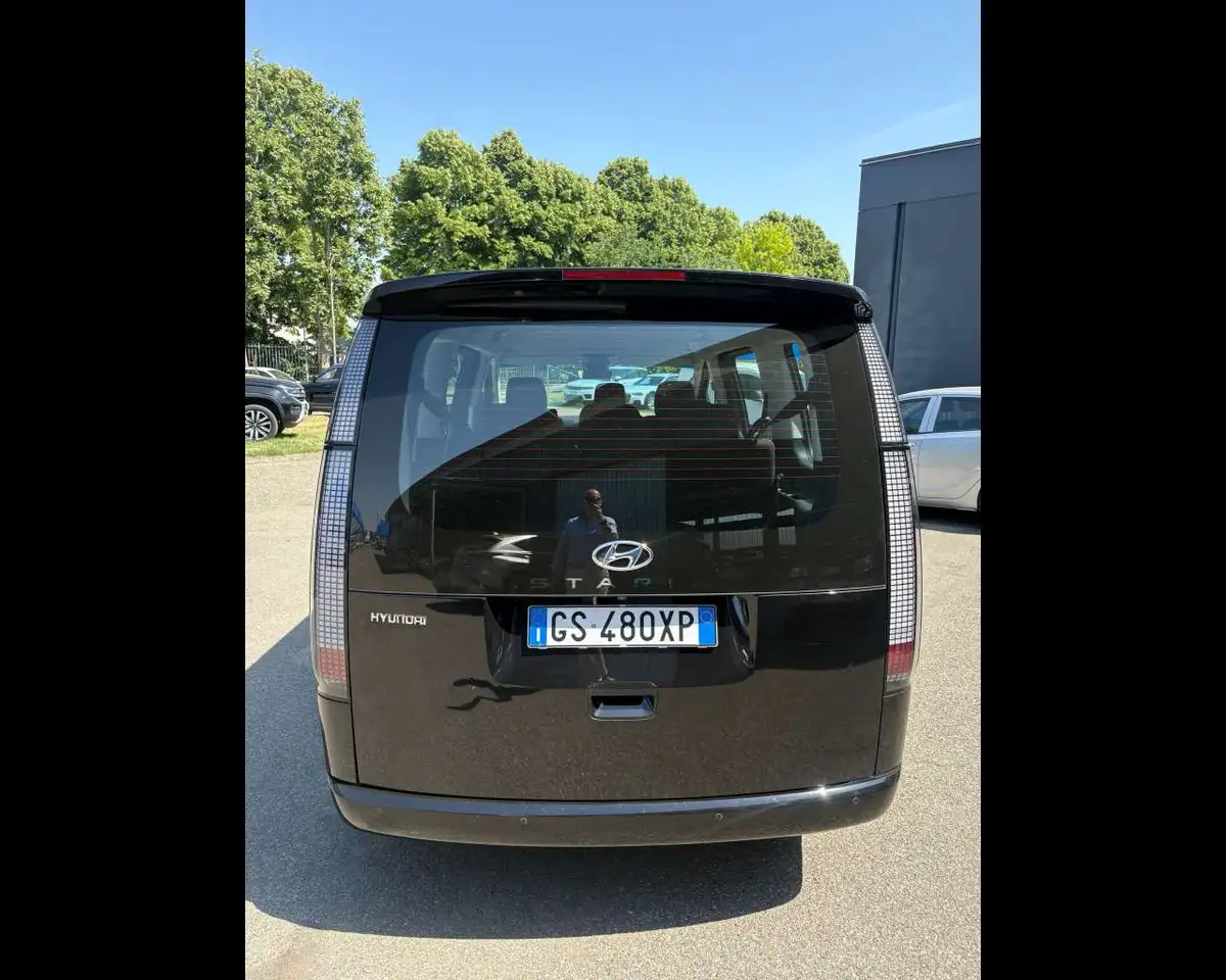Hyundai STARIA 3