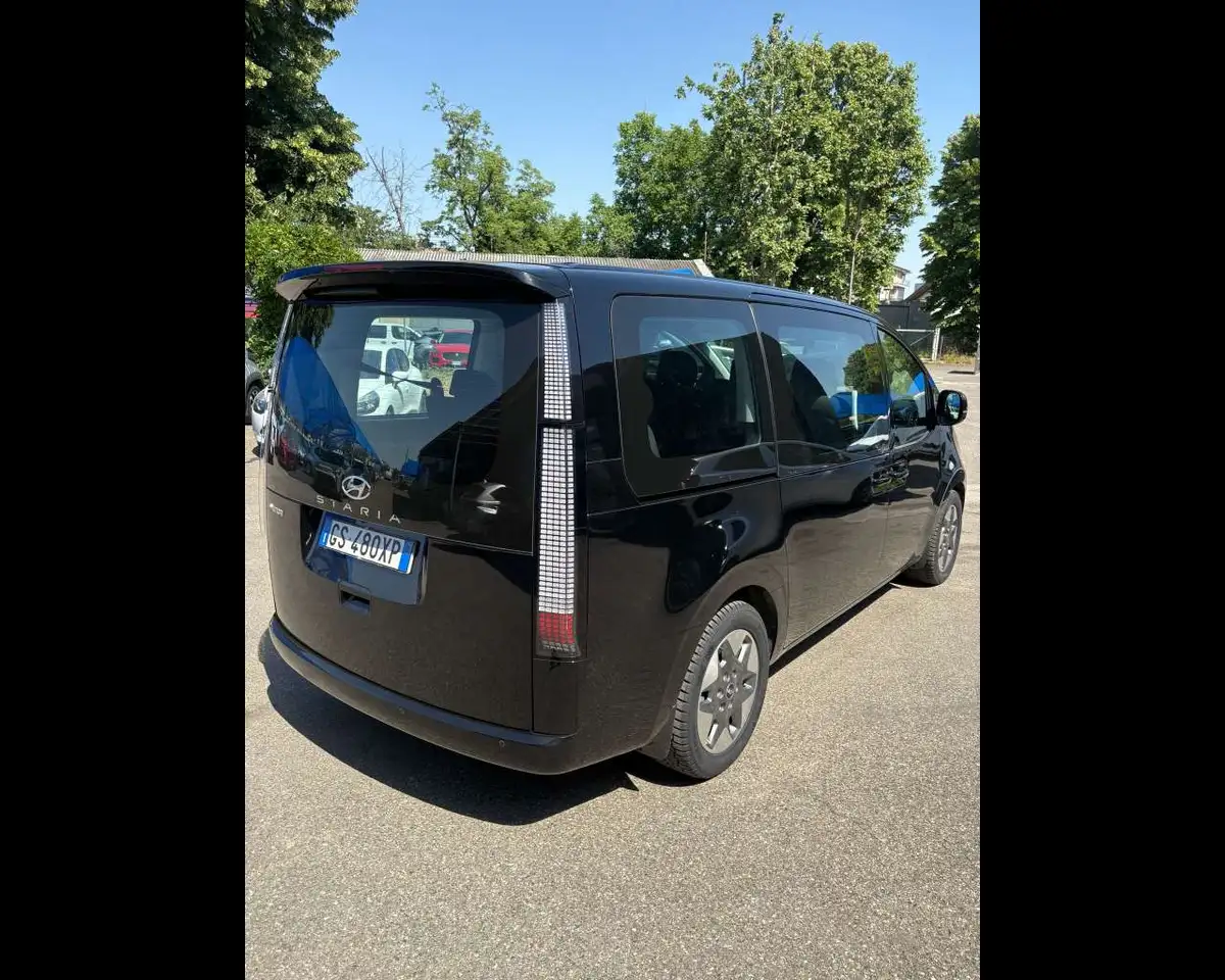 Hyundai STARIA 4