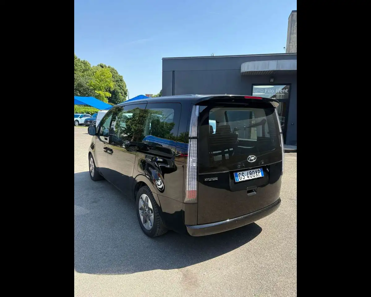 Hyundai STARIA 5