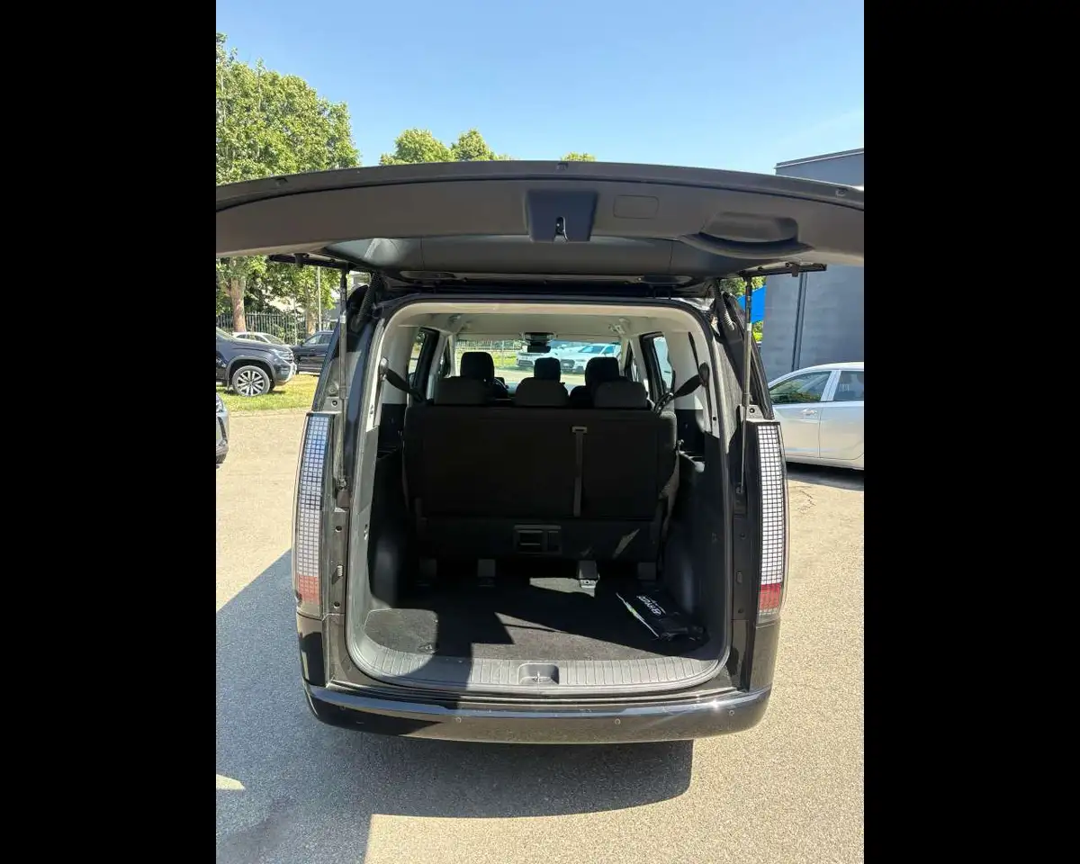 Hyundai STARIA 6