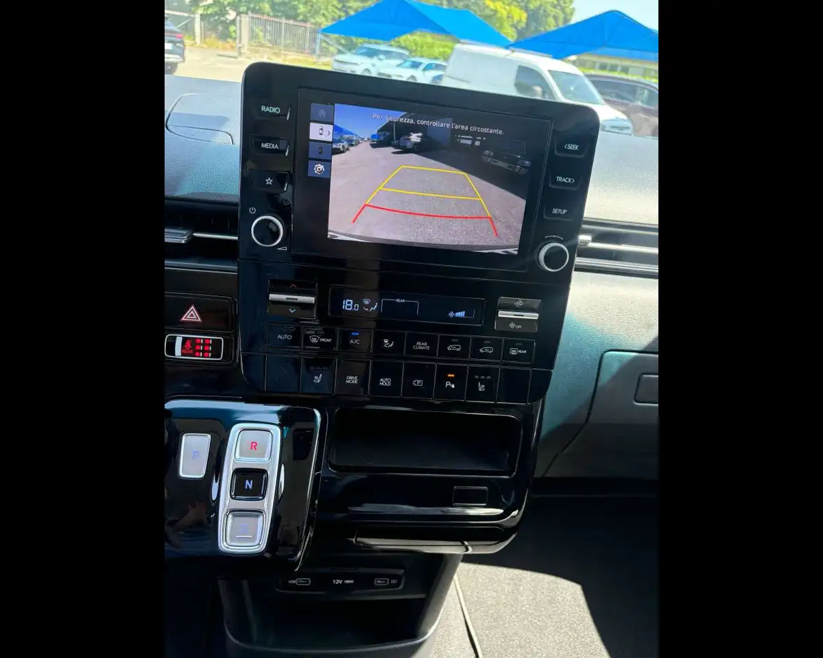 Hyundai STARIA 10