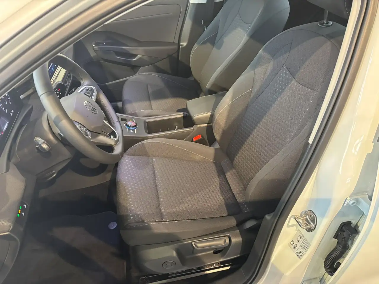 Volkswagen T-Roc 6