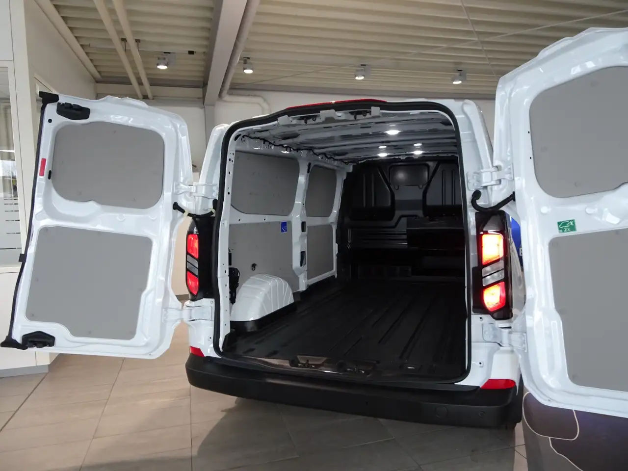 Ford Transit 9