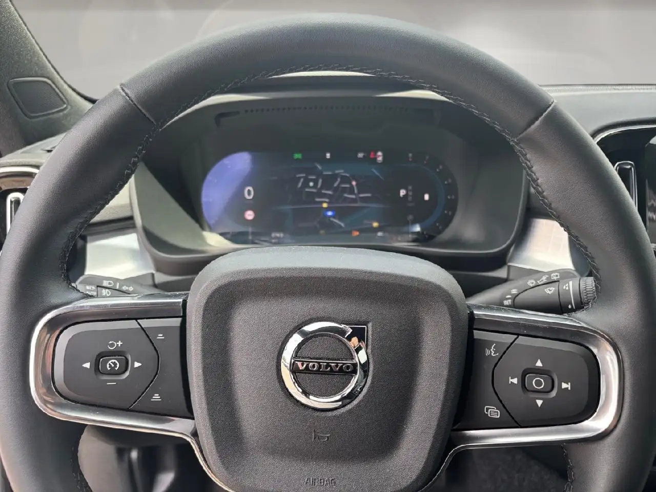 Volvo XC40 11
