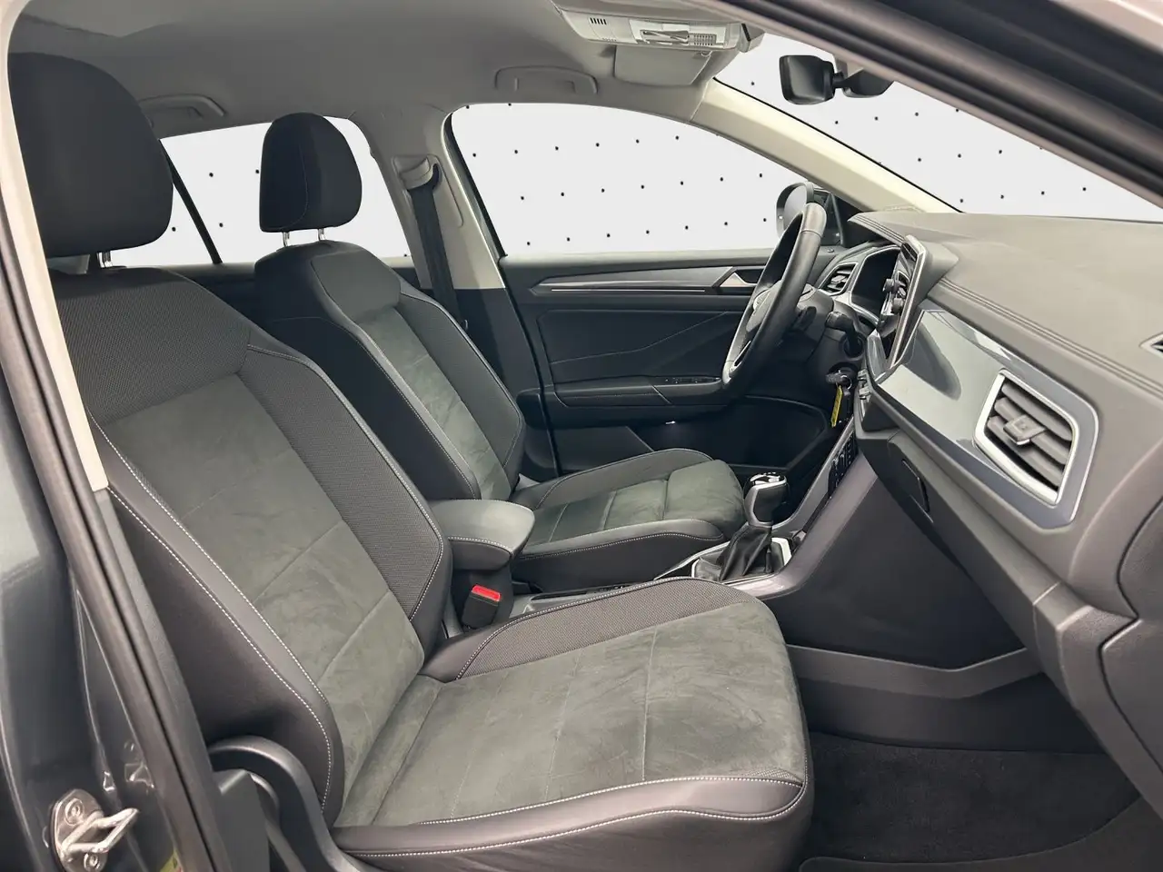Volkswagen T-Roc 6