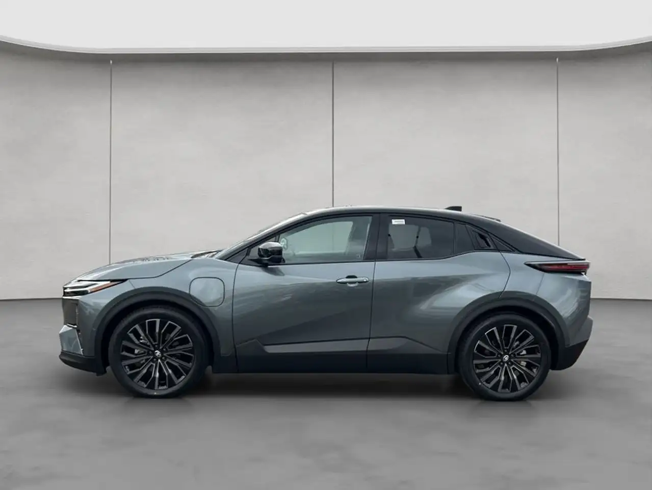 Toyota C-HR+ 2
