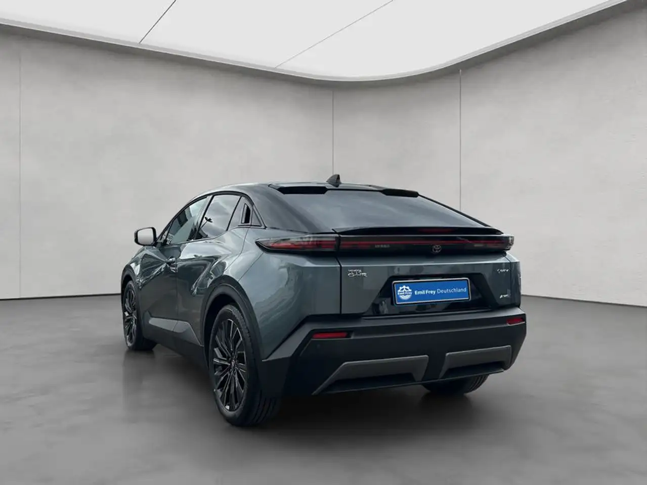 Toyota C-HR+ 3