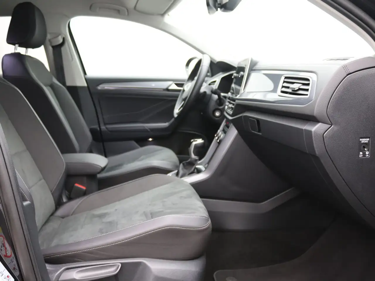 Volkswagen T-Roc 11
