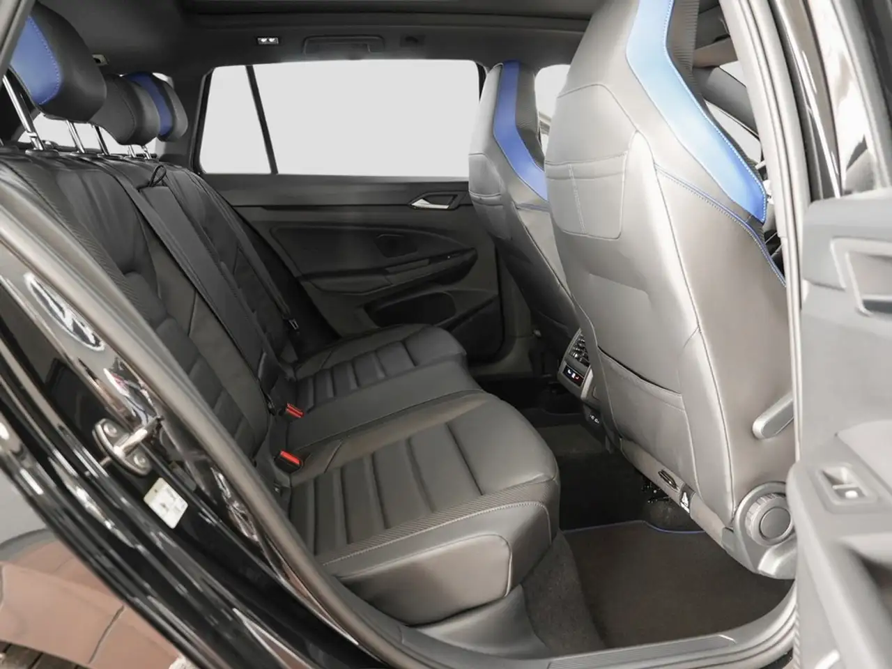 Volkswagen Golf VIII 10