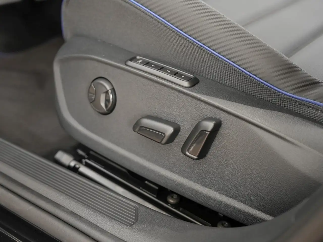 Volkswagen Golf VIII 16