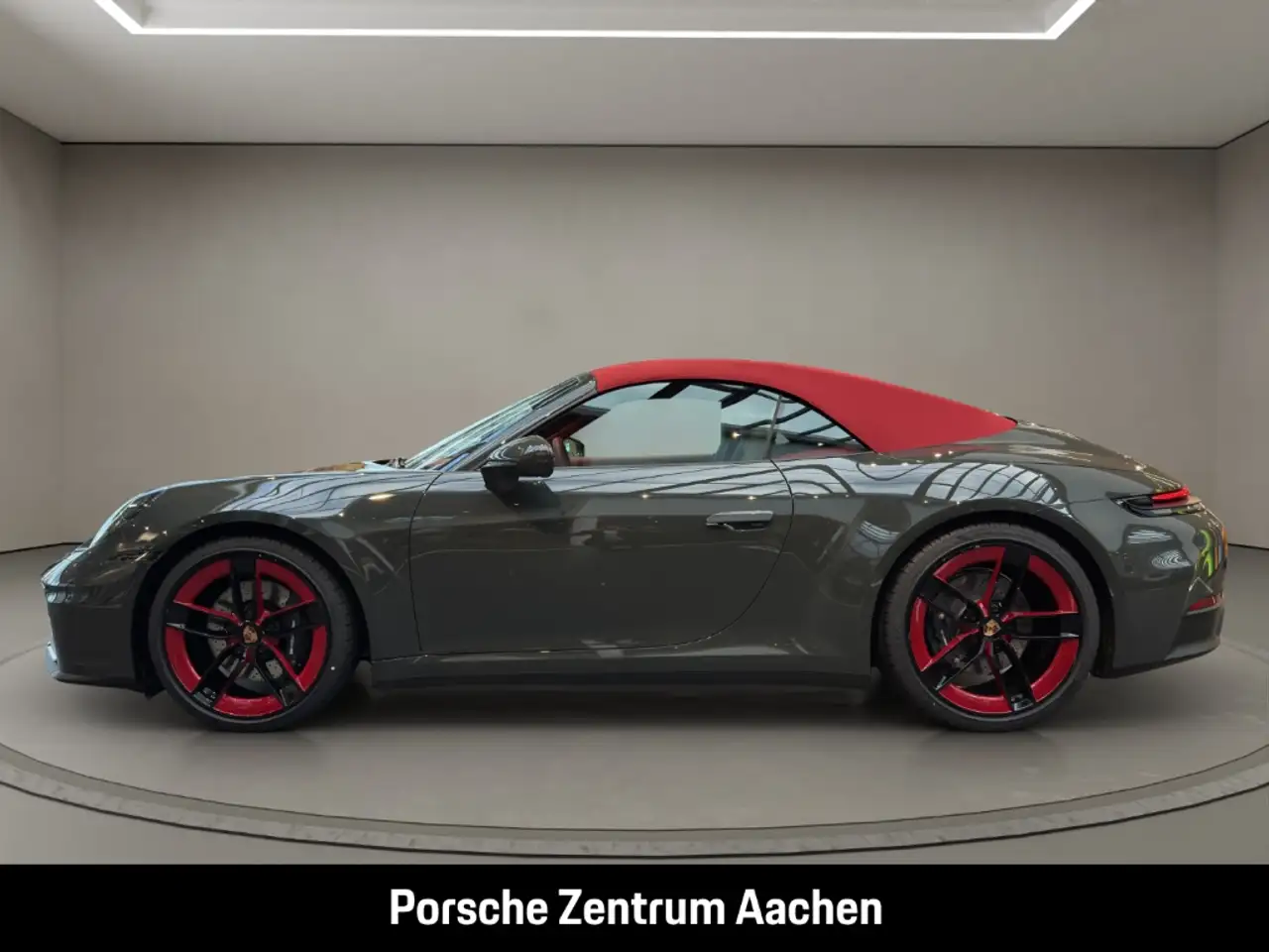 Porsche 992 911 2