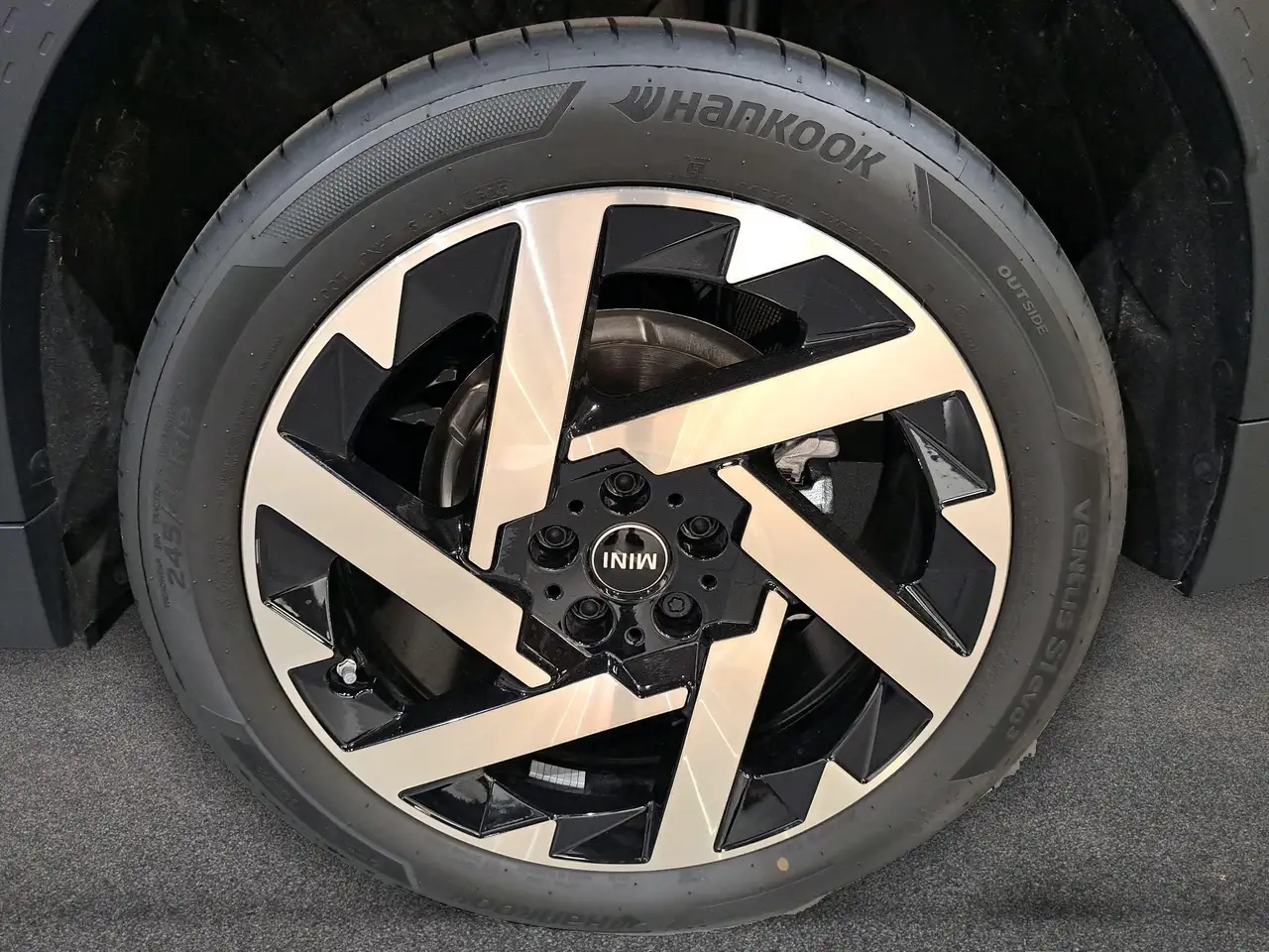 Mini Countryman 9
